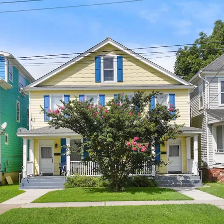 Seaside - Traditional Duplex In Historic Downtown!
